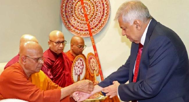 ජනපති රනිල් ලන්ඩන් බෞද්ධ විහාරය වැඳ පුදාගනී